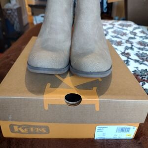 Korks Tan Ankle Boots